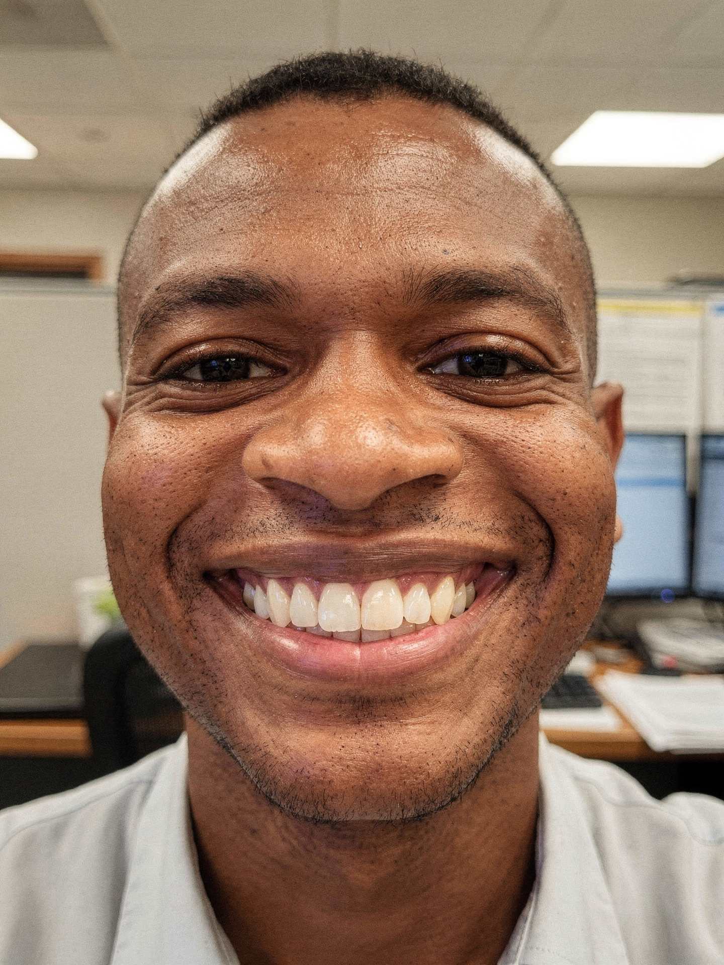 GenciVie selfie homme 40ans bureau Laval