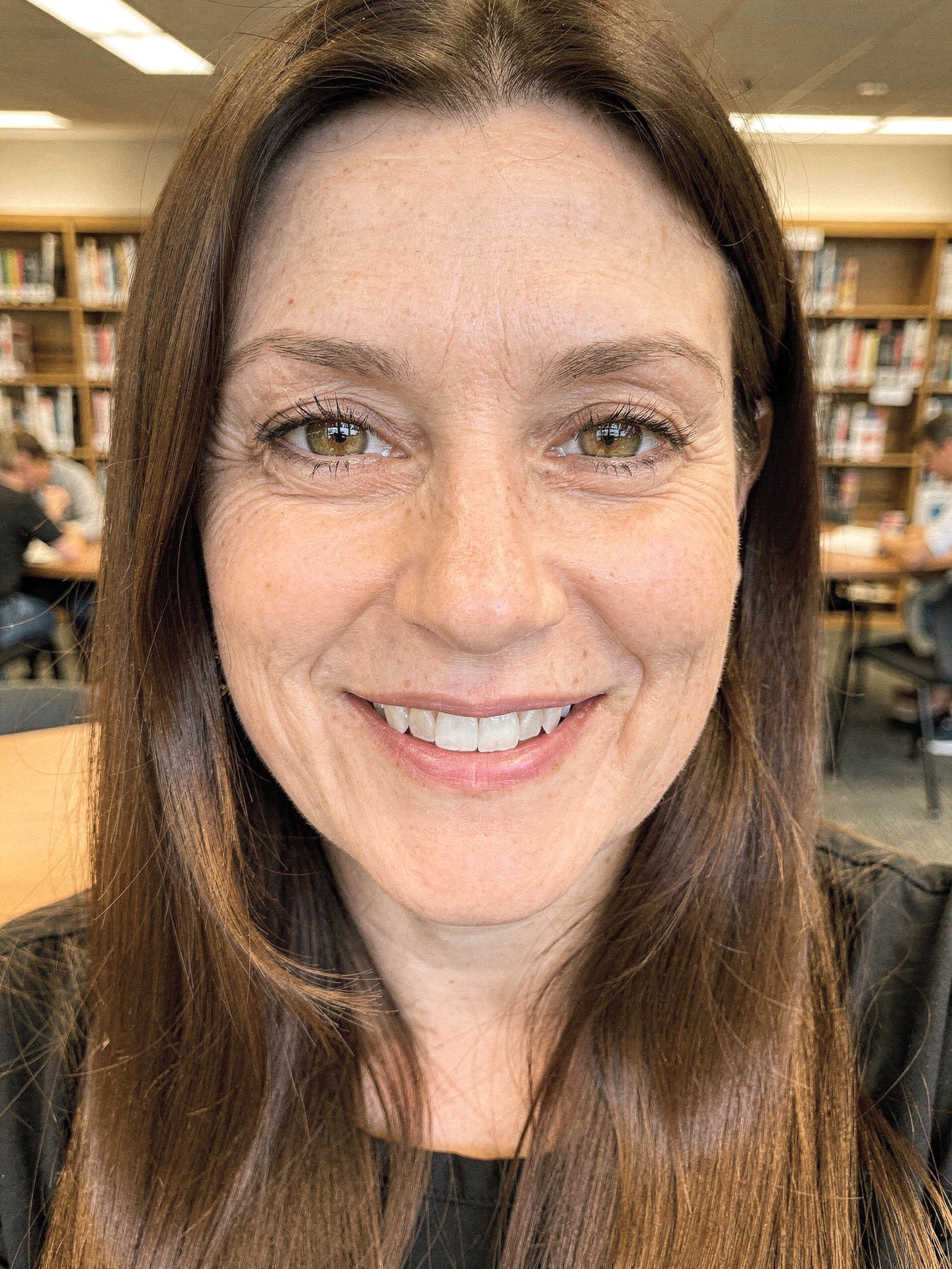 GenciVie selfie femme 45ans bibliotheque Levis