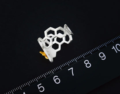 Adjustable honeycomb ring with 18k gilding - Leah | Silber and gold